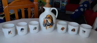 Jarra y tazas con dibujos de perros