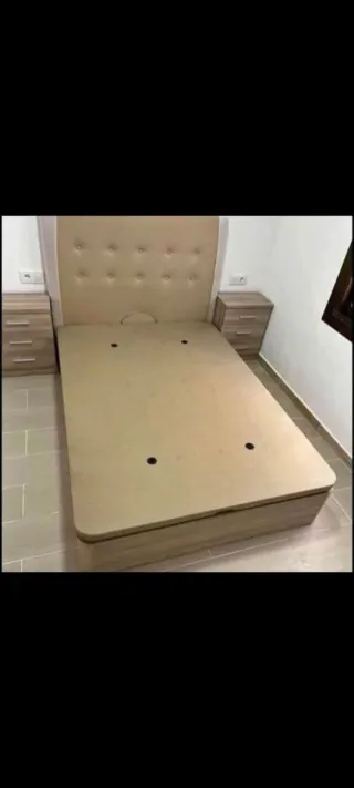 Canapé abatible beige y madera