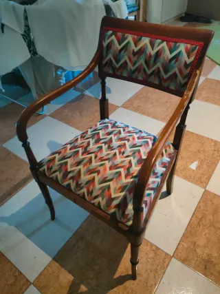 Conjunto mesa y 4 sillas