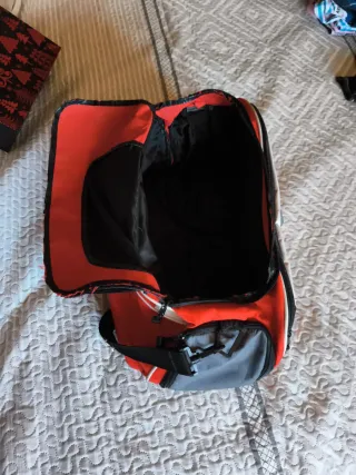 Mochila deportiva Avia roja y blanca