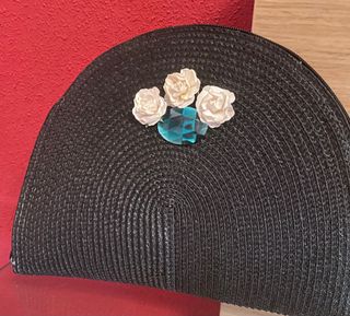 Bolso de fiesta negro con pedrería,