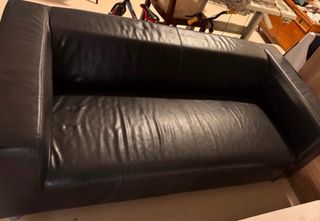 Sofá de piel negro