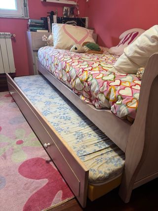 Cama nido infantil con cómoda y baúl