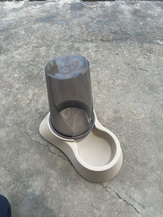 Comedero perro y gato