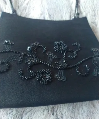 Bolso de fiesta negro con pedrería