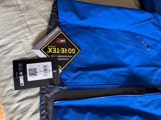 Chaqueta Arc’teryx Gore-Tex (Nueva con etiquetas)
