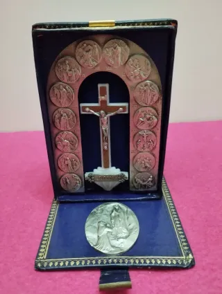Vía Crucis portátil forma de libro 12×8'5