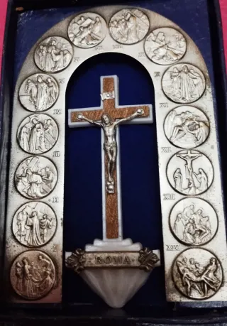 Vía Crucis portátil forma de libro 12×8'5