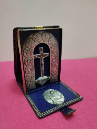 Vía Crucis portátil forma de libro 12×8'5