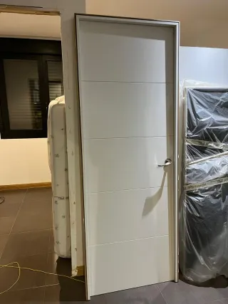 Puerta lacada blanca 72,5cm izquierda