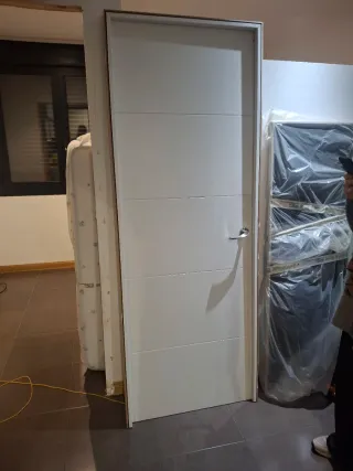 Puerta lacada blanca 72,5cm izquierda