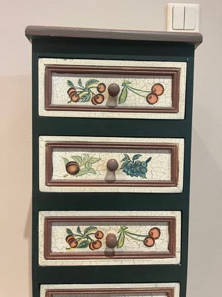 Mueble de madera con 7 cajones