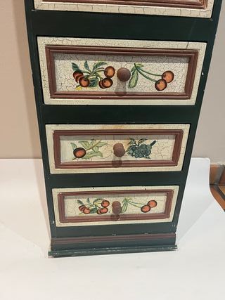 Mueble de madera con 7 cajones