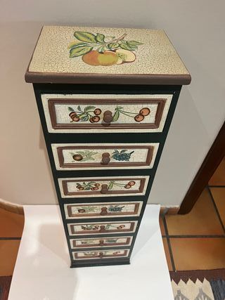 Mueble de madera con 7 cajones
