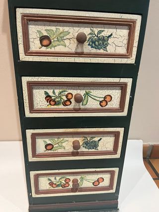 Mueble de madera con 7 cajones