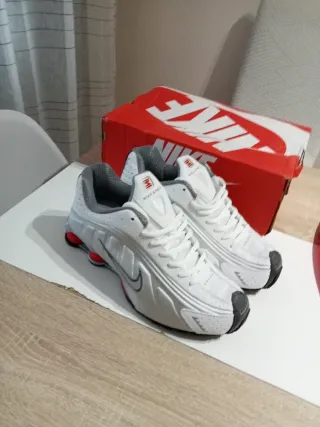 Nike Shox Zapatillas Blancas y Plateadas