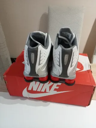 Nike Shox Zapatillas Blancas y Plateadas