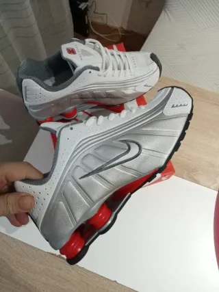 Nike Shox Zapatillas Blancas y Plateadas