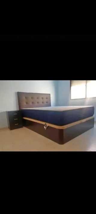 Cama canapé tapizada marrón