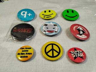 Lote de Chapas y Pines Variados