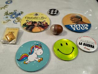 Lote de Chapas y Pines Variados