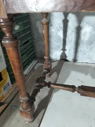 Escritorio antiguo de madera