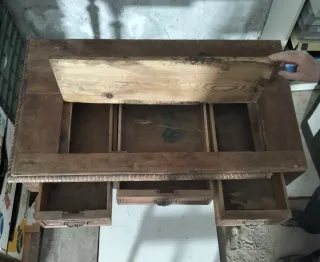 Escritorio antiguo de madera
