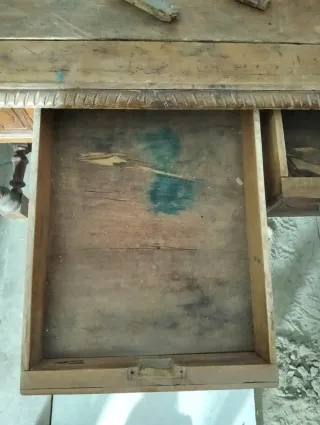 Escritorio antiguo de madera