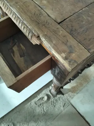 Escritorio antiguo de madera
