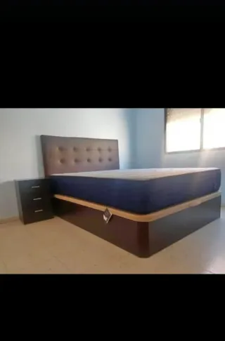 Cama canapé con cabecero tapizado