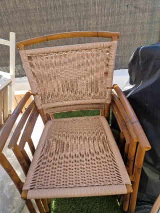 Mesa redonda exterior cristal y ratán