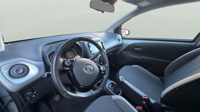 Toyota Aygo 1.0 70 x-play 53 kW (72 CV)