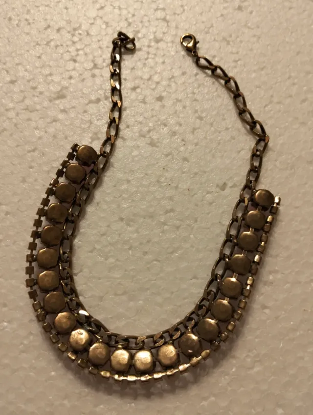 Girocollo con pietre rosse e verdi