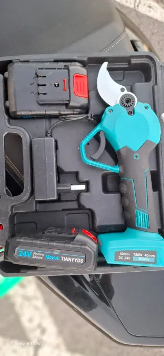 Tijeras Eléctricas Podar + 2 Baterías