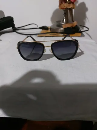 Occhiali da sole uomo neri e oro