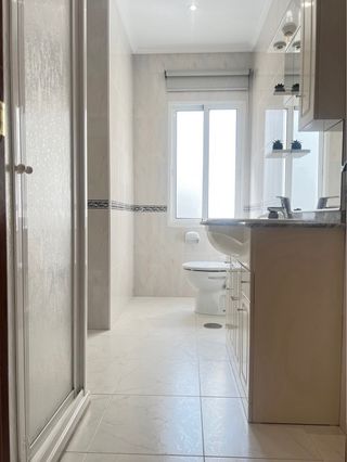 Se alquila acogedor piso