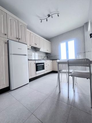 Se alquila acogedor piso