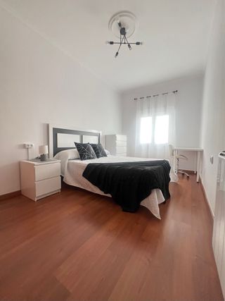 Se alquila acogedor piso