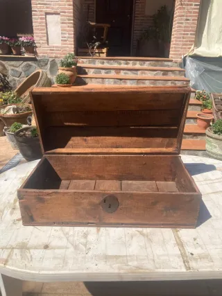 Cofre antiguo de madera