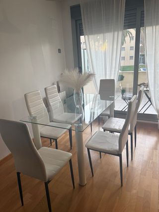 Tavolo da Pranzo in Cristallo e 6 Sedie Bianche