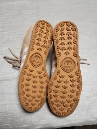 Zapatillas Adidas Beige y Blanco