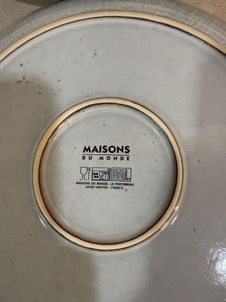 Piatti piani Maisons du Monde grigi senza dettagli