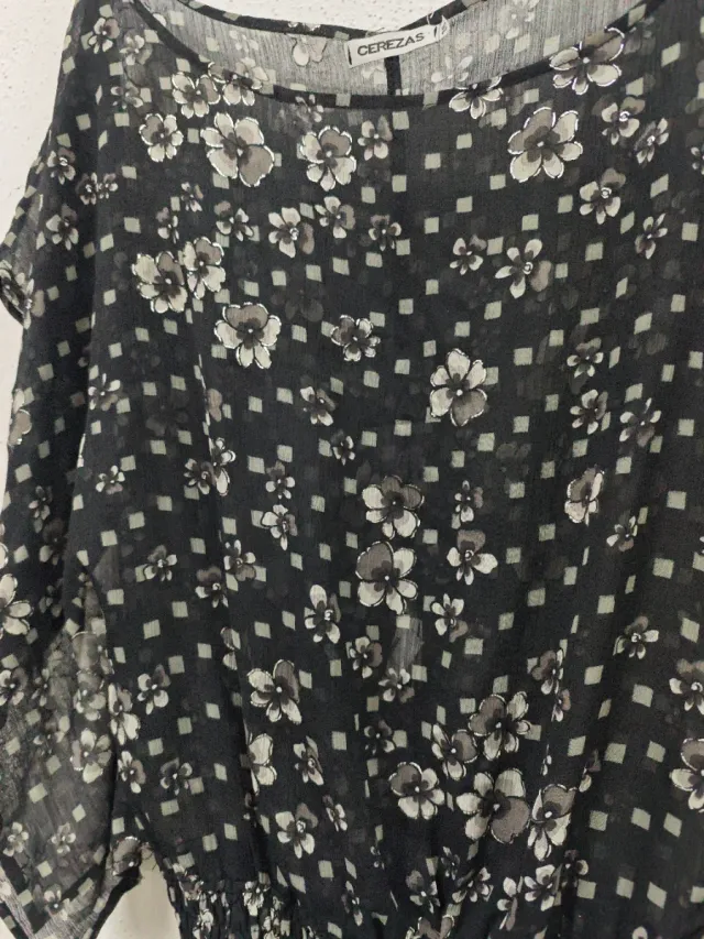 Blusa negra  Transparente Estampada con flores