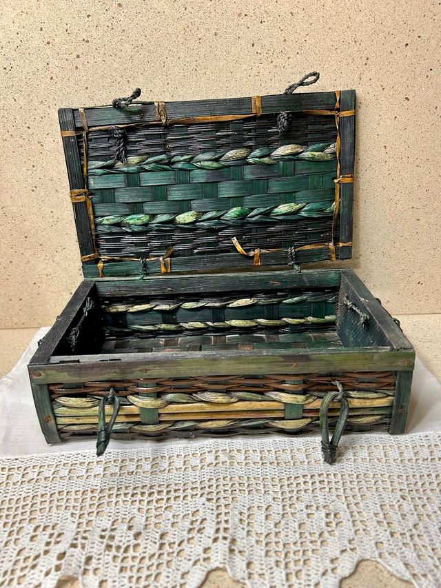 Caja mimbre verde trenzada