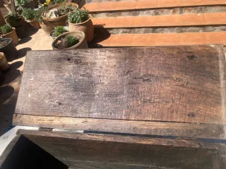 Arca de madera antigua tallada