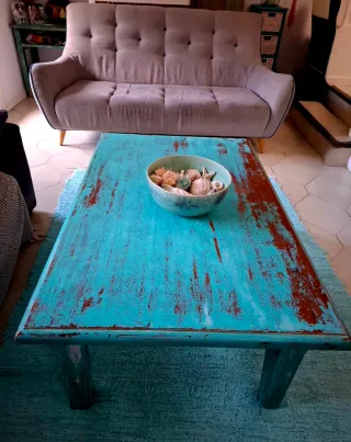 Mesa baja de salón madera azul y roja