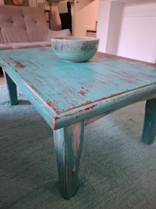 Mesa baja de salón madera azul y roja