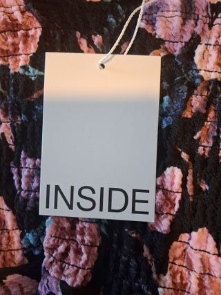 Vestido floral sin estrenar Inside