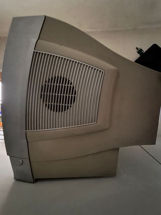 Televisor Bluesky Plata Pequeño