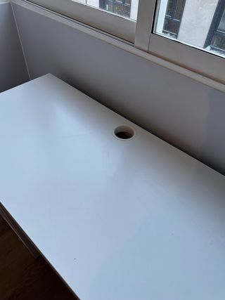 Scrivania con cassettiera IKEA